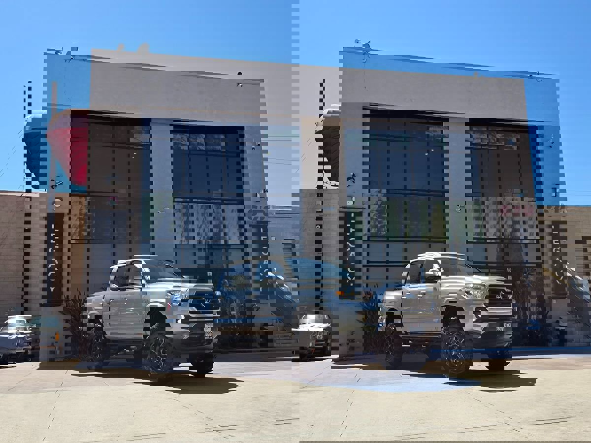 Used 2020 Toyota Tacoma SR5 image 2