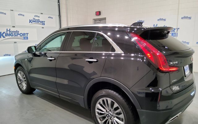 Used 2024 Cadillac XT4 Premium Luxury image 4