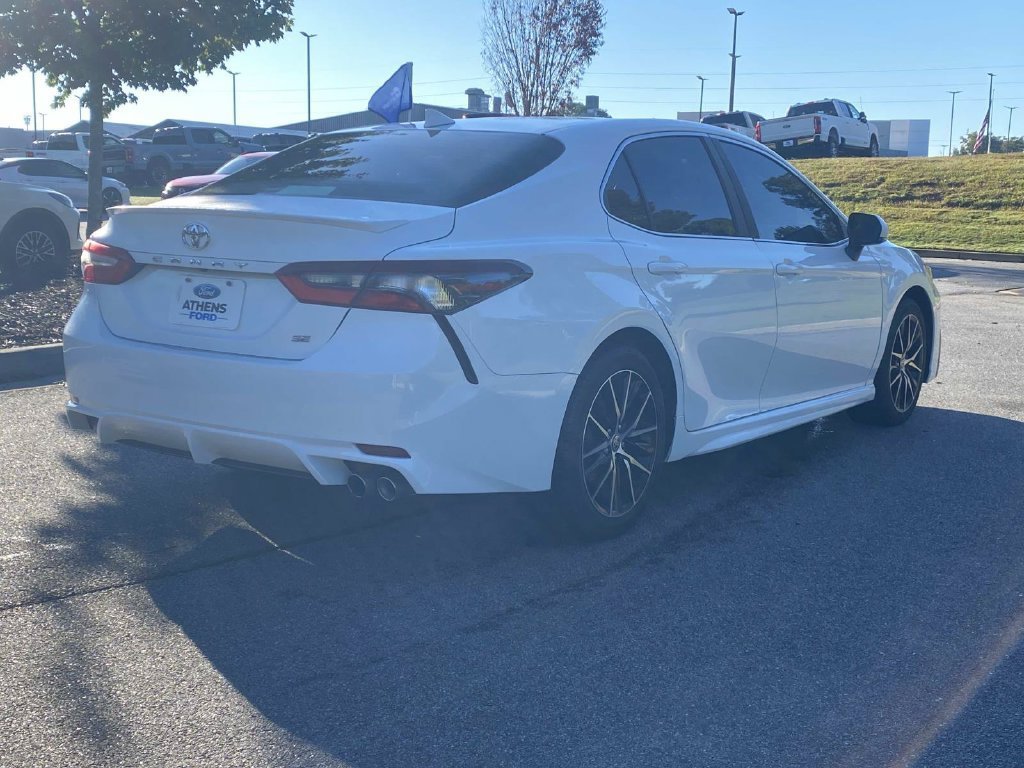 Used 2023 Toyota Camry SE FWD image 3
