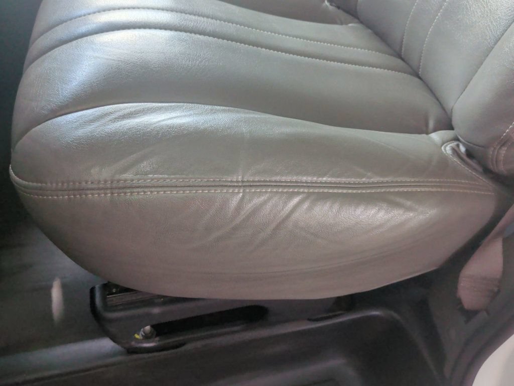 Used 2018 Chevrolet Express 2500 w/ Driver Convenience Package RWD image 13