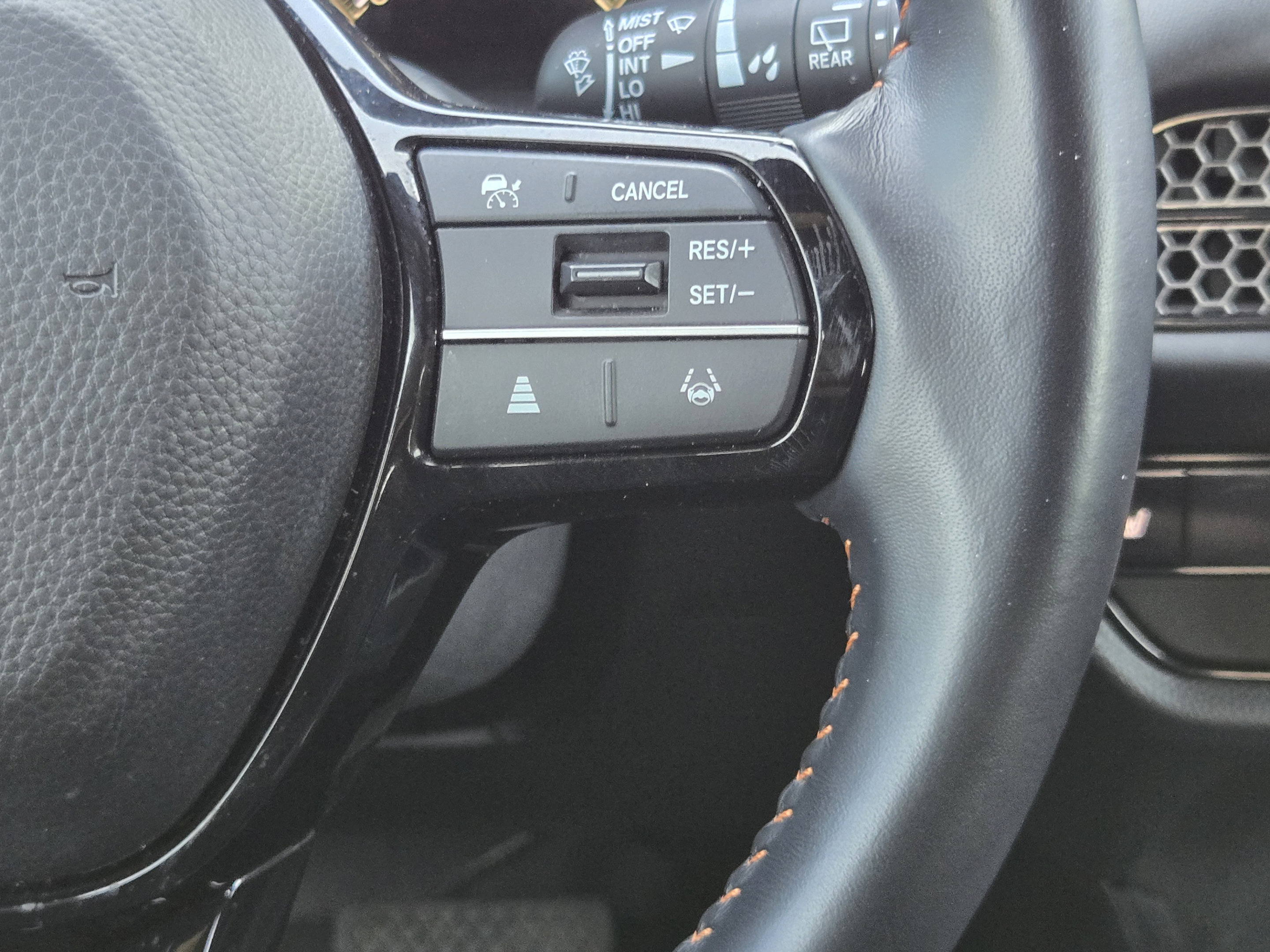 Certified 2025 Honda HR-V Sport image 26