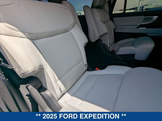 Certified 2025 Ford Expedition Platinum AWD/4WD image 22