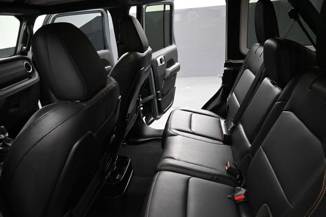 Used 2024 Jeep Wrangler Unlimited Sahara w/ Technology Group AWD/4WD image 15