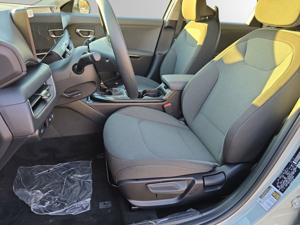 New 2025 Kia K4 LXS image 23