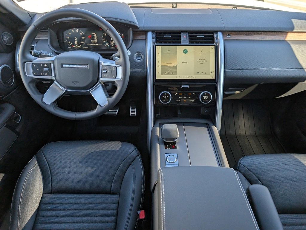 Certified 2024 Land Rover Discovery Dynamic SE image 10