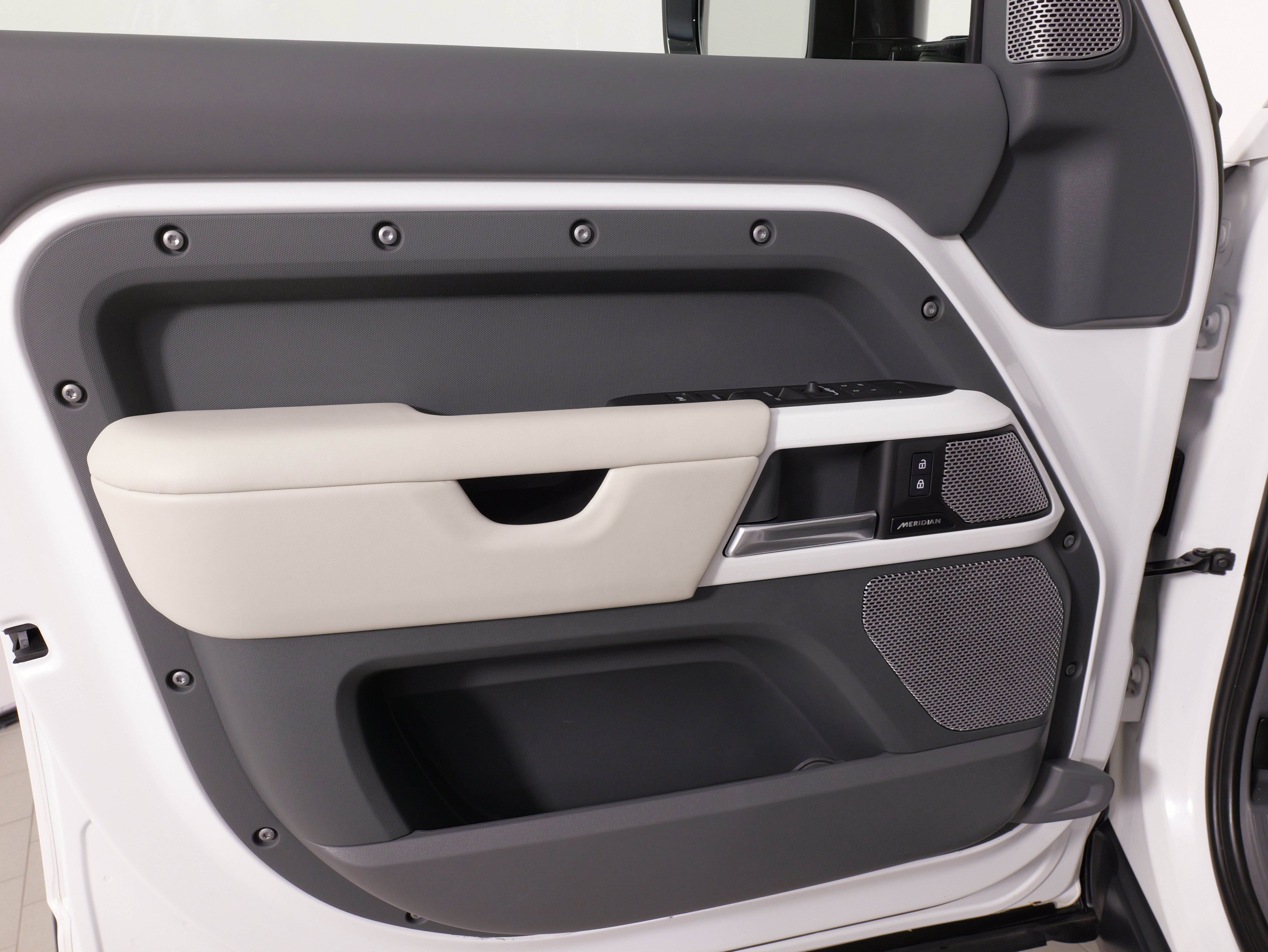 Used 2023 Land Rover Defender 130 S image 24