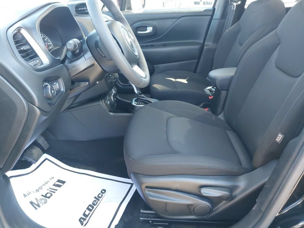Used 2023 Jeep Renegade Latitude w/ Sun & Fun Group AWD/4WD image 6