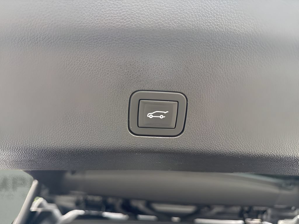 Used 2025 Chevrolet Tahoe LT AWD/4WD image 32