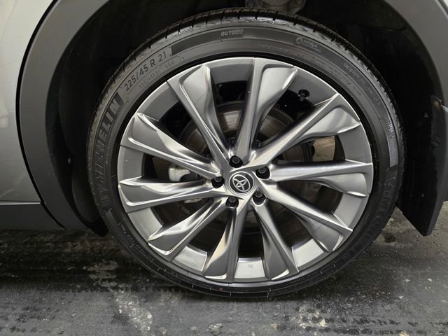 Used 2023 Toyota Crown Limited w/ Advanced Technology Package image 12