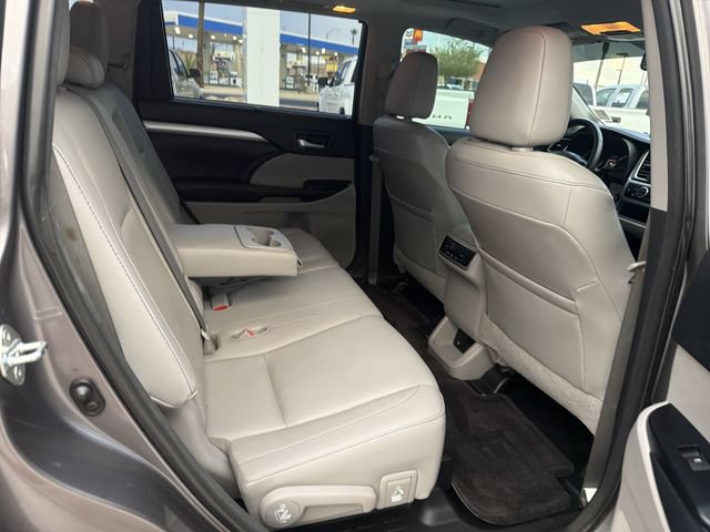Used 2015 Toyota Highlander XLE AWD/4WD image 30
