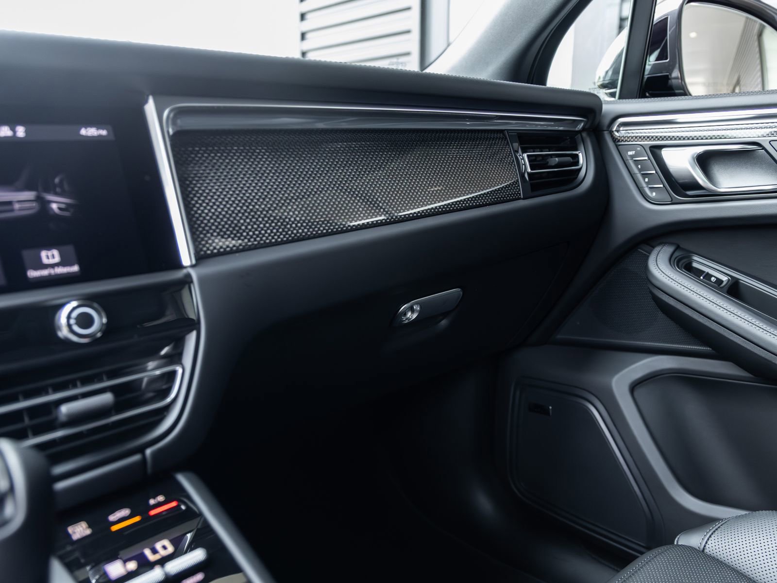 New 2026 Porsche Macan GTS AWD/4WD image 35