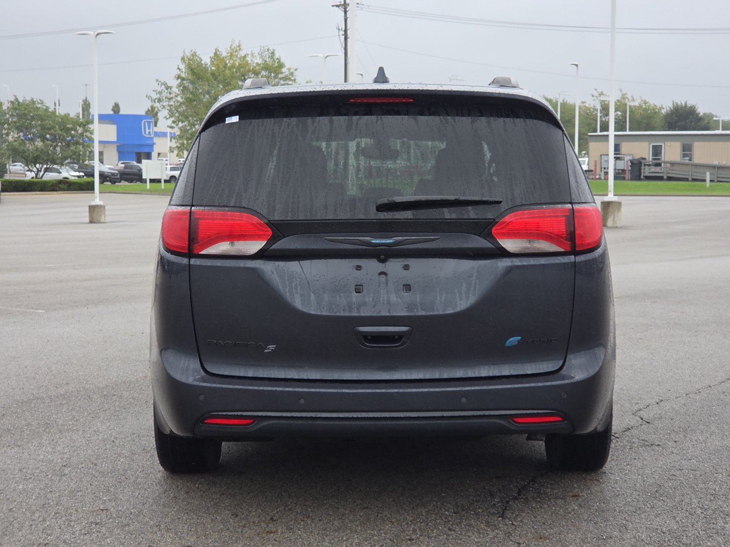 Used 2020 Chrysler Pacifica Touring-L w/ S Appearance Package FWD image 16