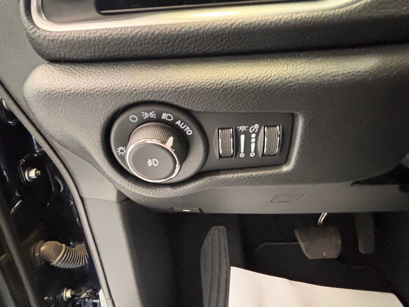 Certified 2025 Chrysler Pacifica Limited AWD/4WD image 21