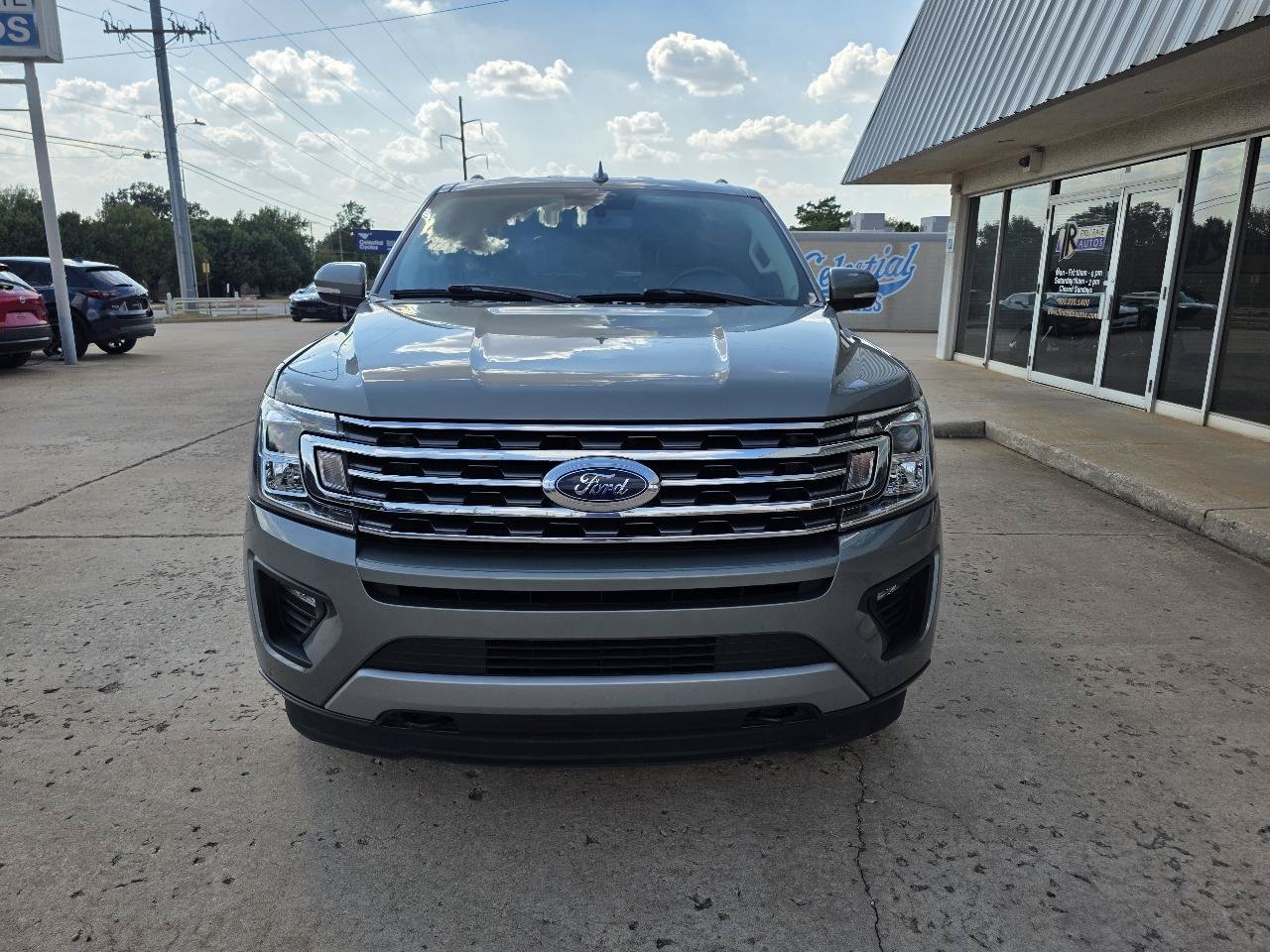 Used 2019 Ford Expedition XLT w/ Equipment Group 202A AWD/4WD image 2