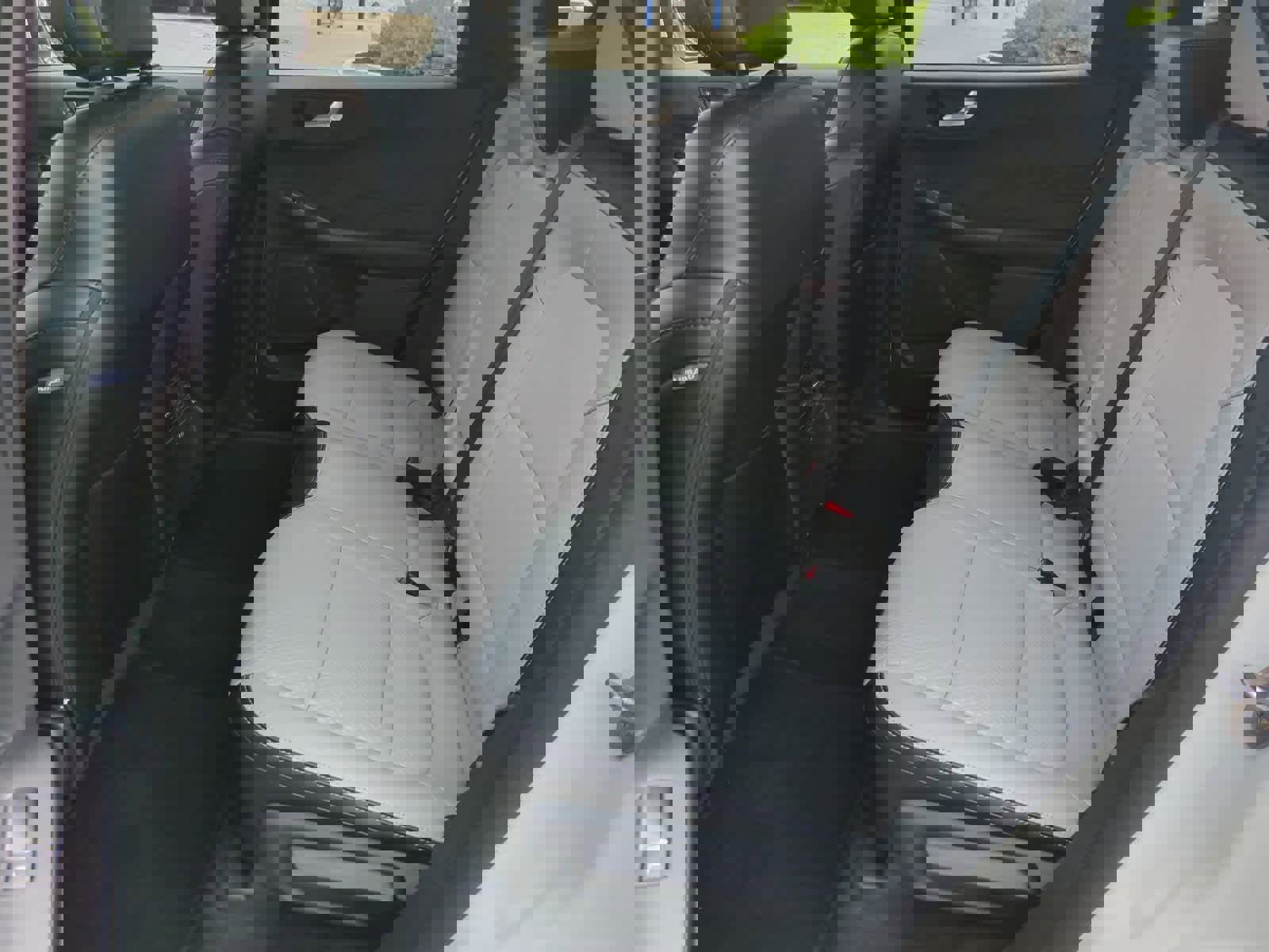 Used 2024 Ford Escape SE image 19