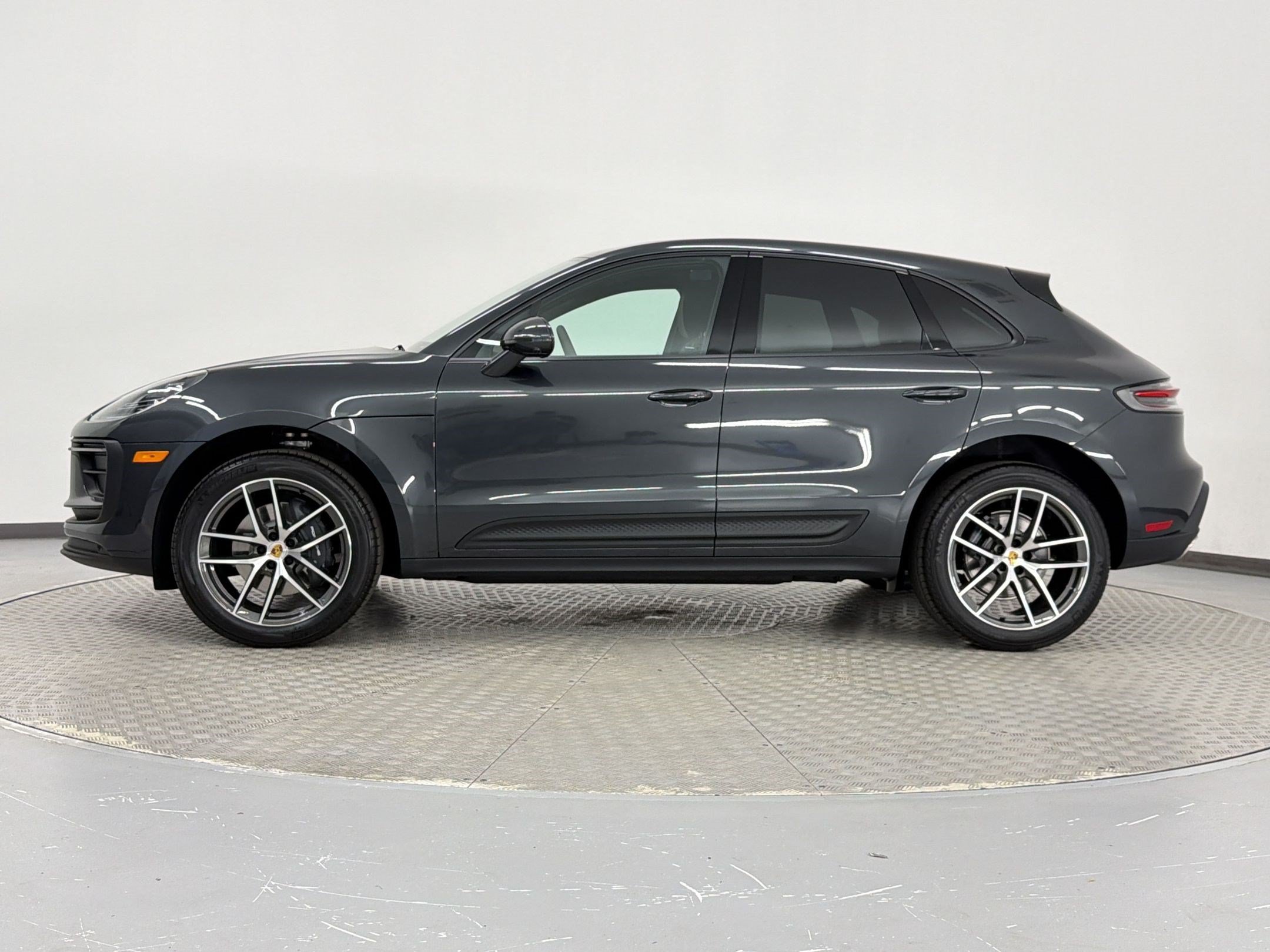 New 2026 Porsche Macan AWD/4WD image 2