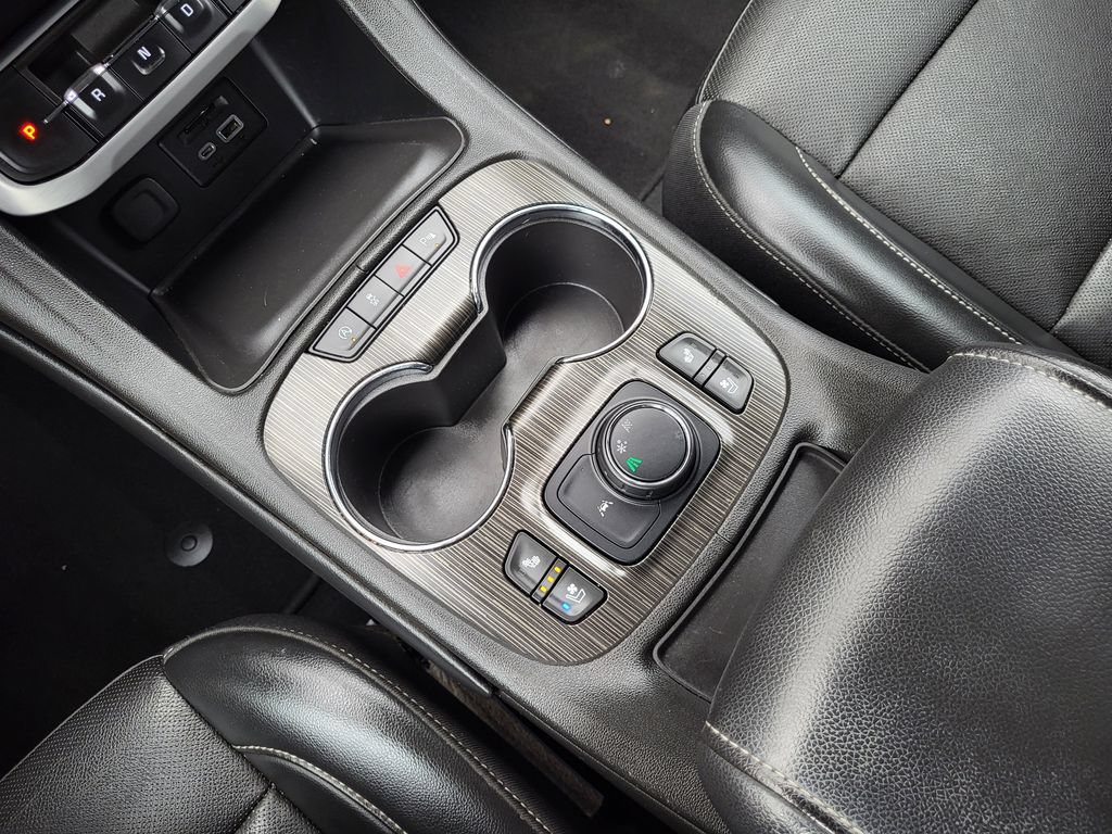 Used 2023 GMC Acadia SLT w/ Elevation Edition FWD image 15