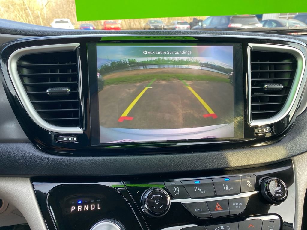 Used 2023 Chrysler Pacifica Touring-L FWD image 22