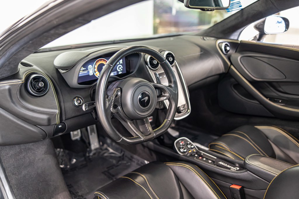 Used 2019 McLaren 570S Coupe RWD image 17