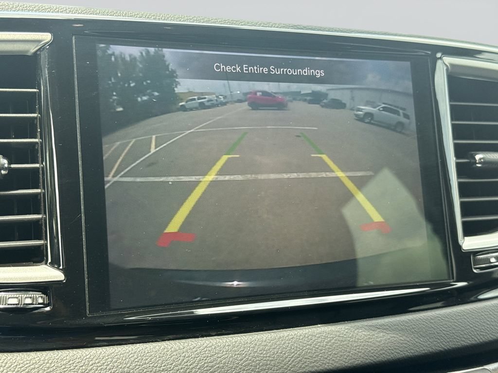Used 2024 Chrysler Pacifica Touring-L FWD image 18