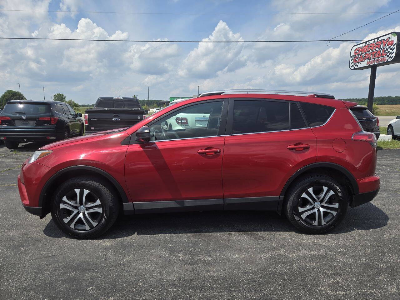 Used 2017 Toyota RAV4 LE image 13