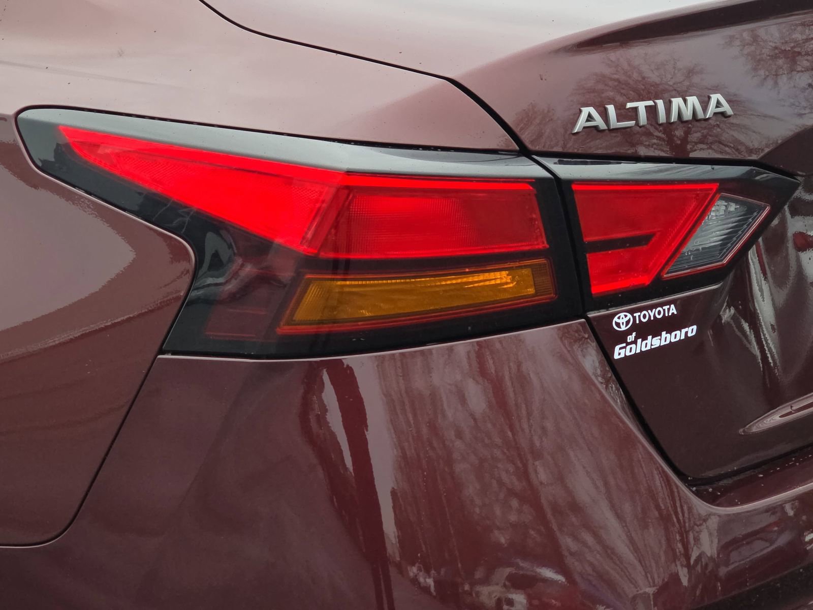 Used 2025 Nissan Altima 2.5 SV image 32