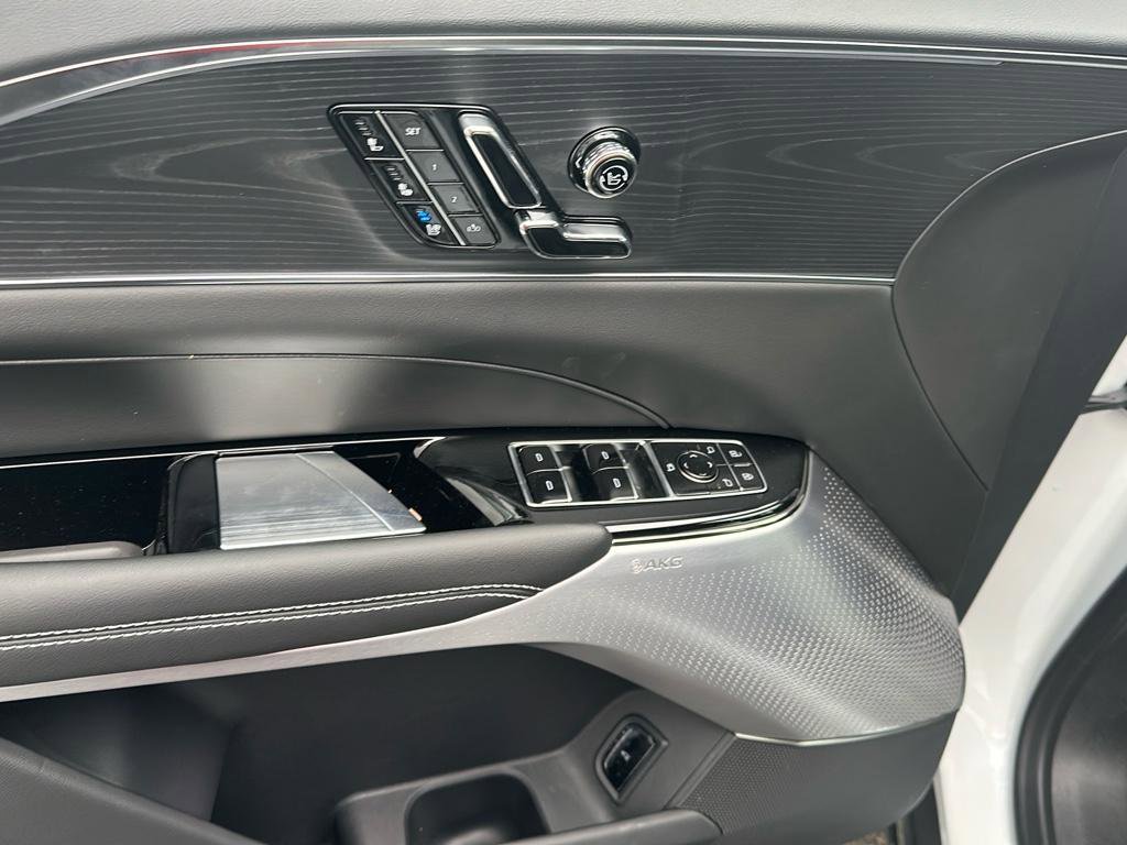 New 2025 Cadillac Lyriq Luxury image 14