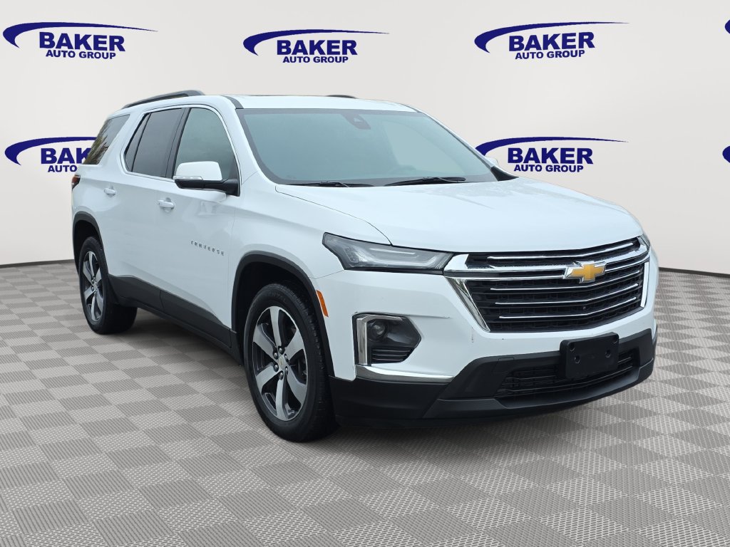 Used 2023 Chevrolet Traverse LT w/ LT Premium Package AWD/4WD image 3