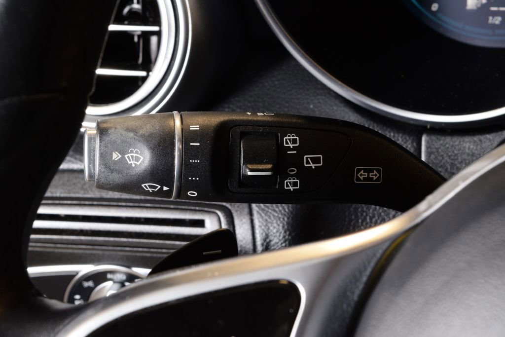 Used 2021 Mercedes-Benz GLC 300 4MATIC image 16
