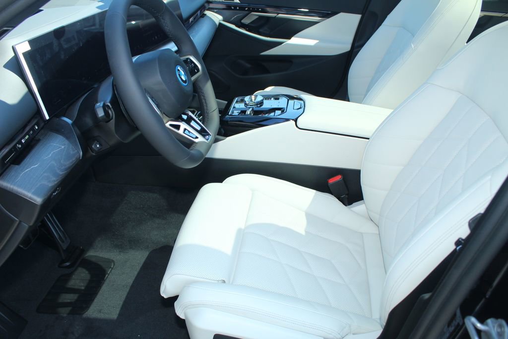 New 2026 BMW 550e xDrive w/ Executive Package AWD/4WD image 20