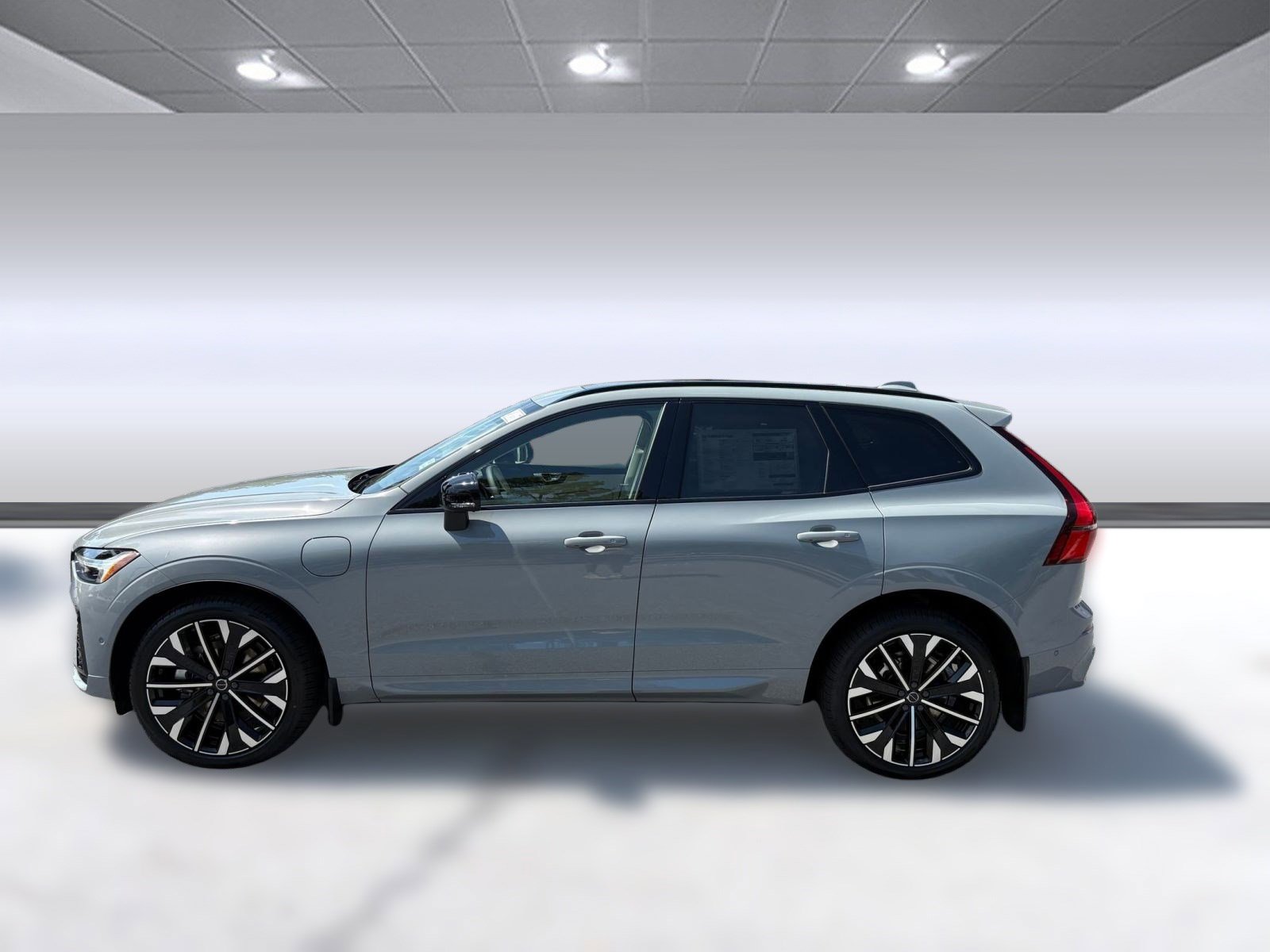 New 2026 Volvo XC60 T8 Ultra w/ Climate Package image 2