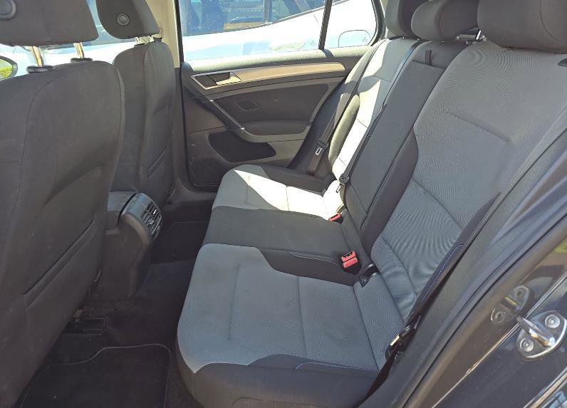 Used 2016 Volkswagen e-Golf SE FWD image 7