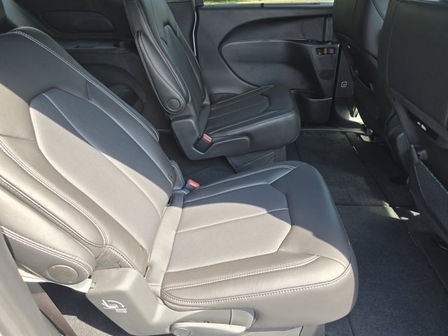 New 2026 Chrysler Pacifica Select image 27