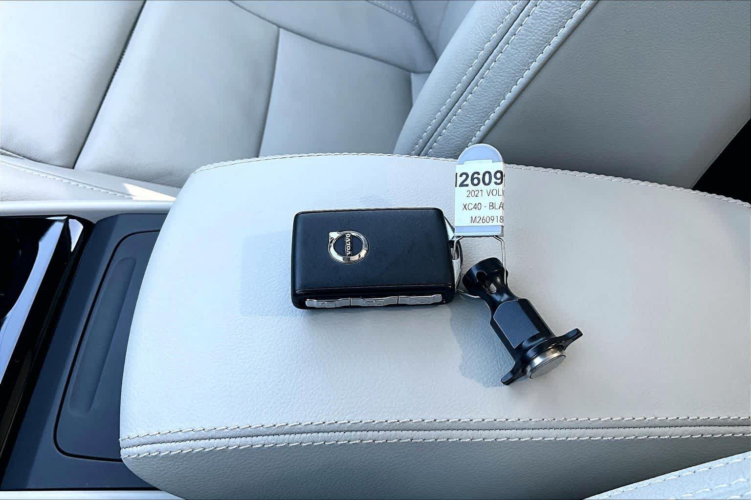 Used 2021 Volvo XC40 T4 Inscription w/ Protection Package FWD image 14