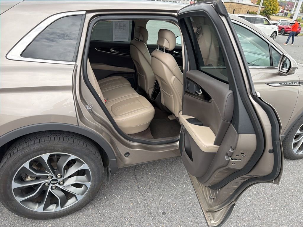 Used 2021 Lincoln Nautilus Reserve w/ Equipment Group 201A image 19