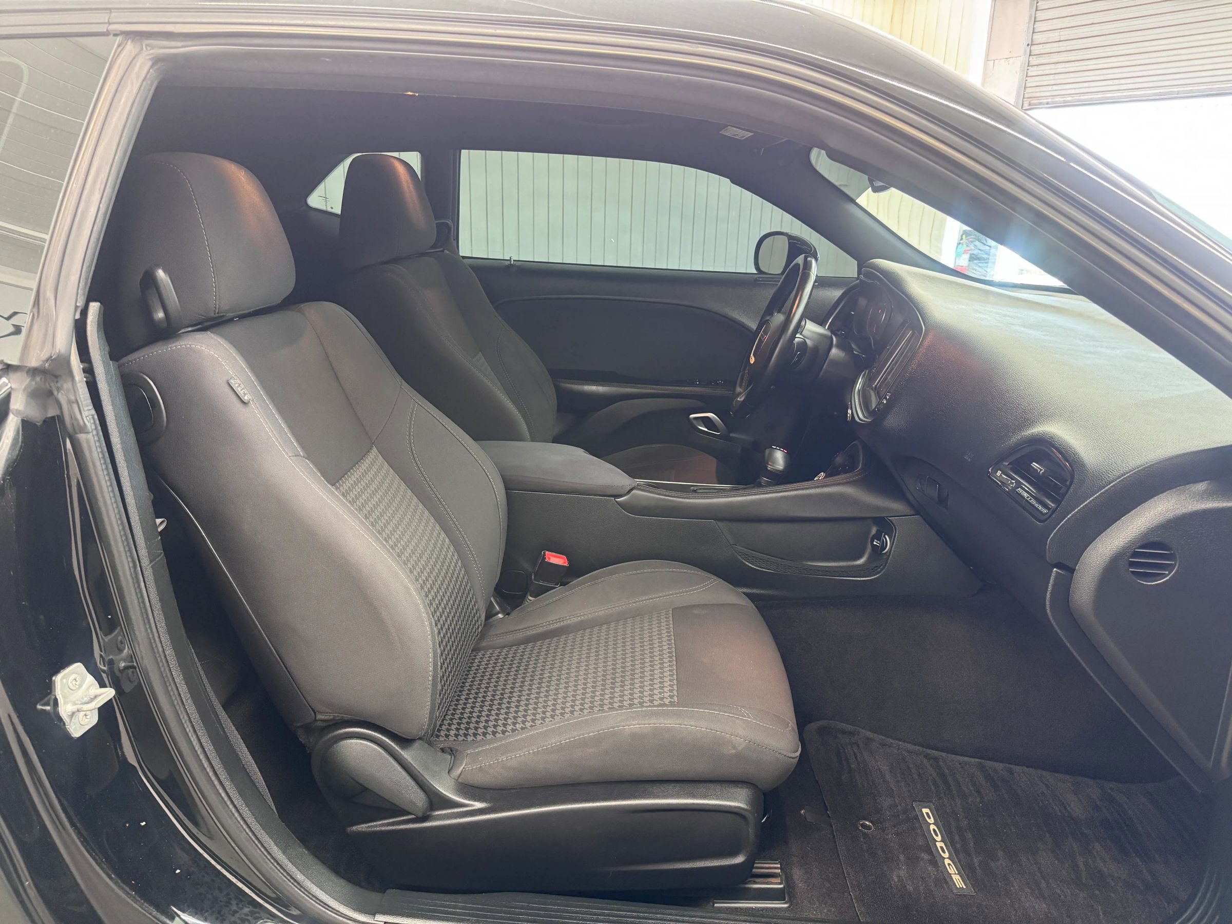 Used 2016 Dodge Challenger SXT RWD image 10