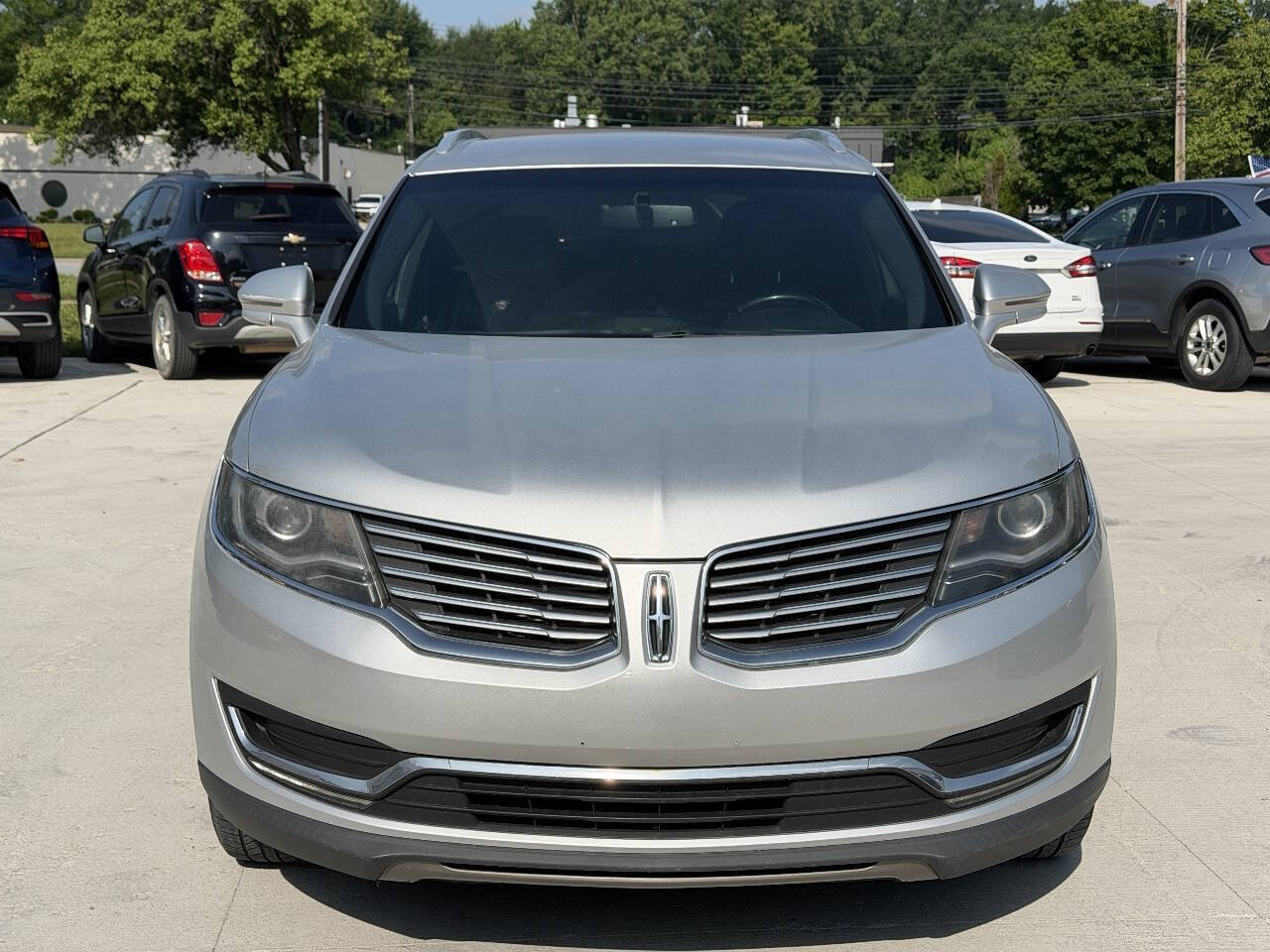 Used 2018 Lincoln MKX Select w/ Select Plus Package AWD/4WD image 2