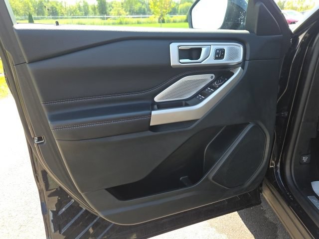 Used 2023 Ford Explorer Limited w/ Limited Technology Package AWD/4WD image 18