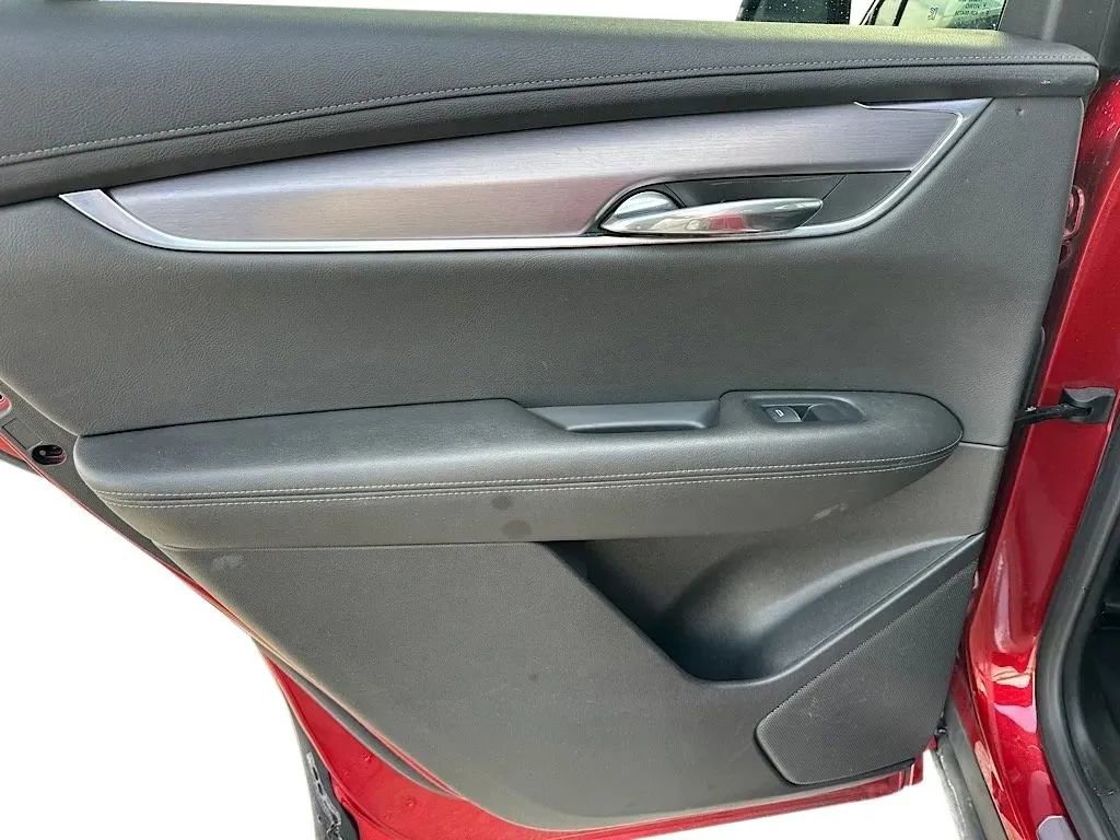 Used 2022 Cadillac XT6 Luxury image 24