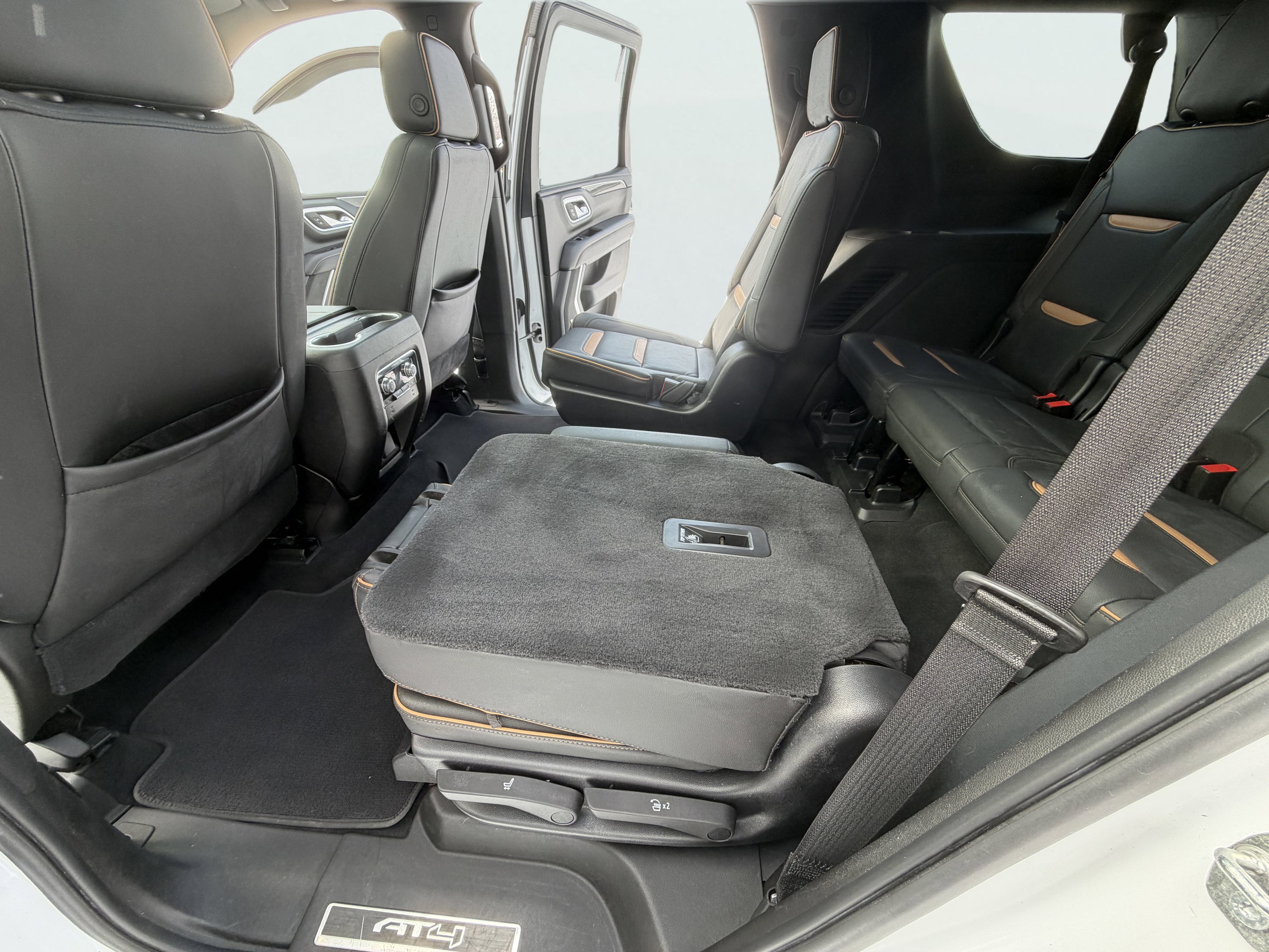 Used 2021 GMC Yukon AT4 w/ Technology Package AWD/4WD image 17