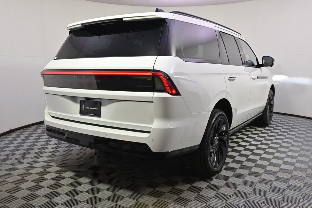 New 2026 Lincoln Navigator Reserve image 6