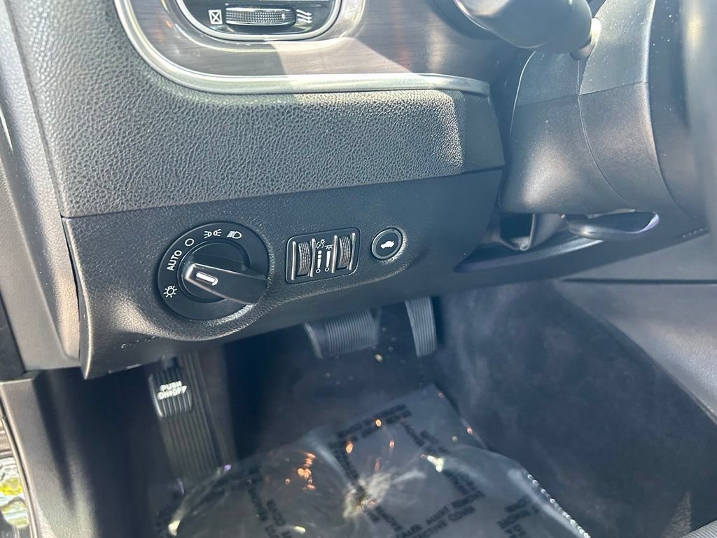 Used 2017 Dodge Charger SE RWD image 17