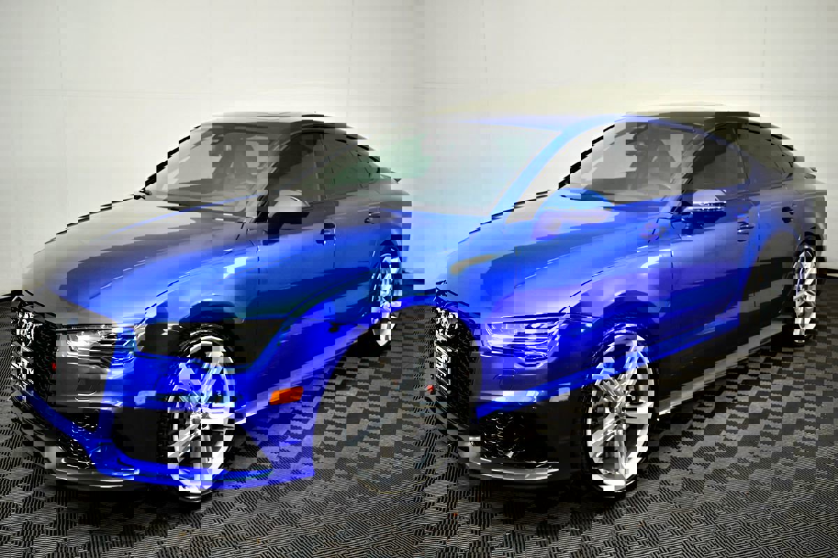 Used 2016 Audi RS 7 Prestige w/ Driver Assistance Package image 2