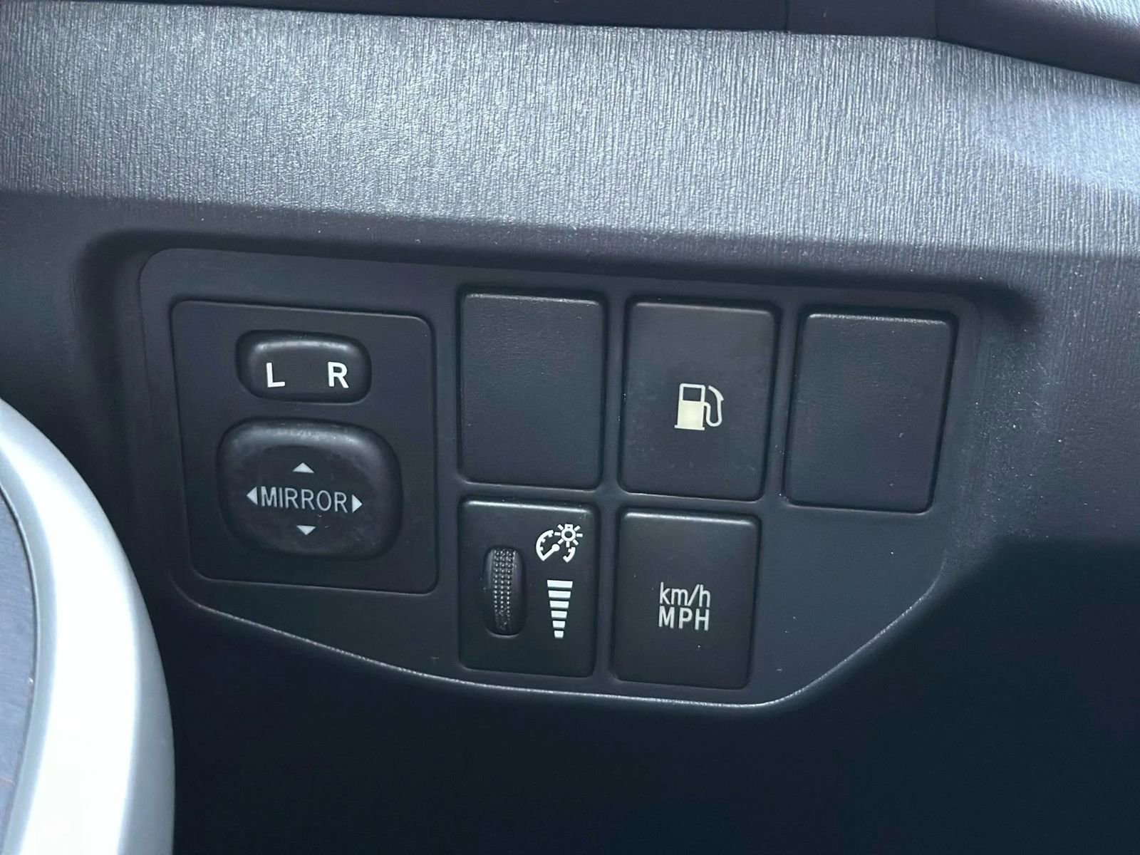 Used 2014 Toyota Prius Plug-In Hybrid image 27