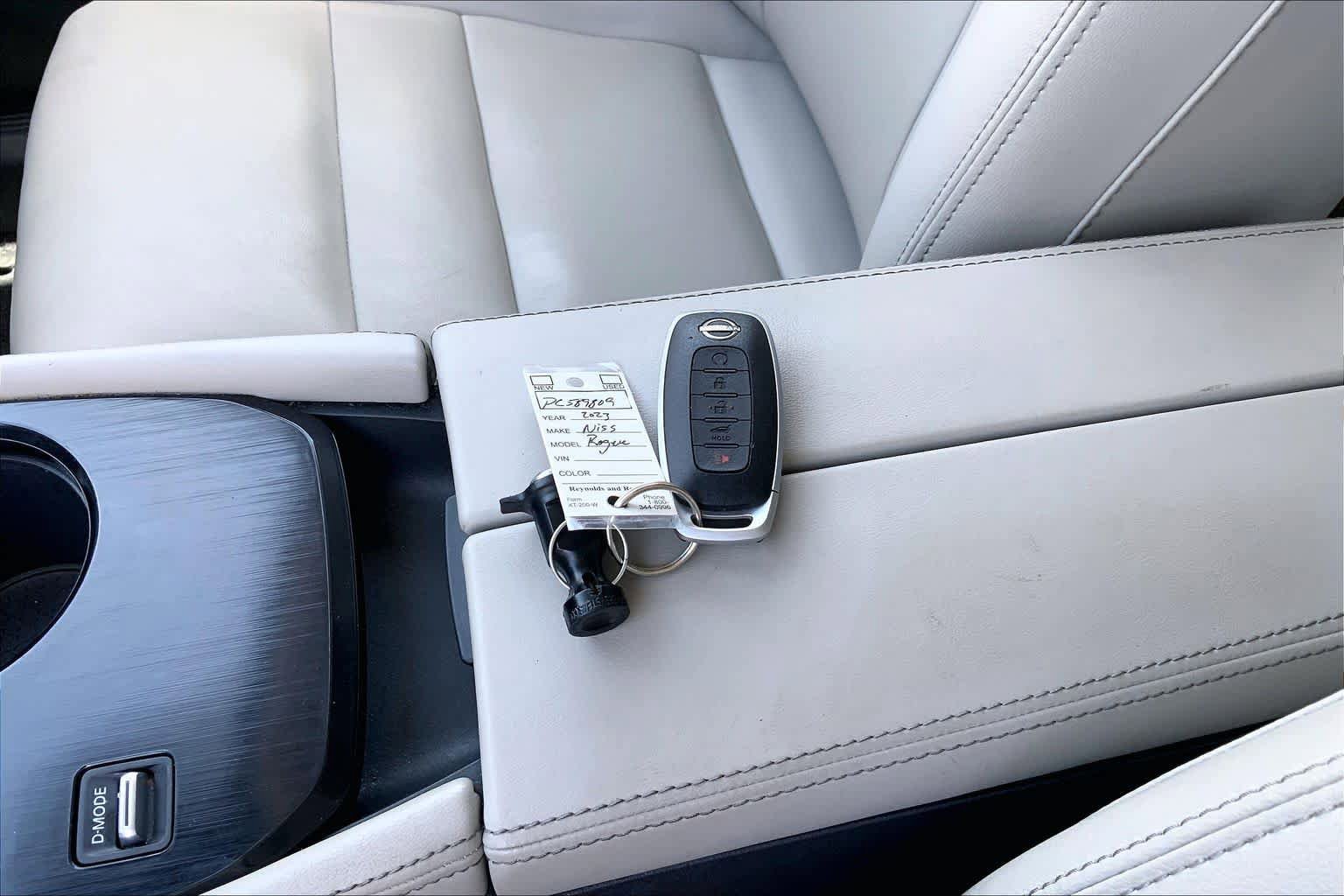 Used 2023 Nissan Rogue SL FWD image 14