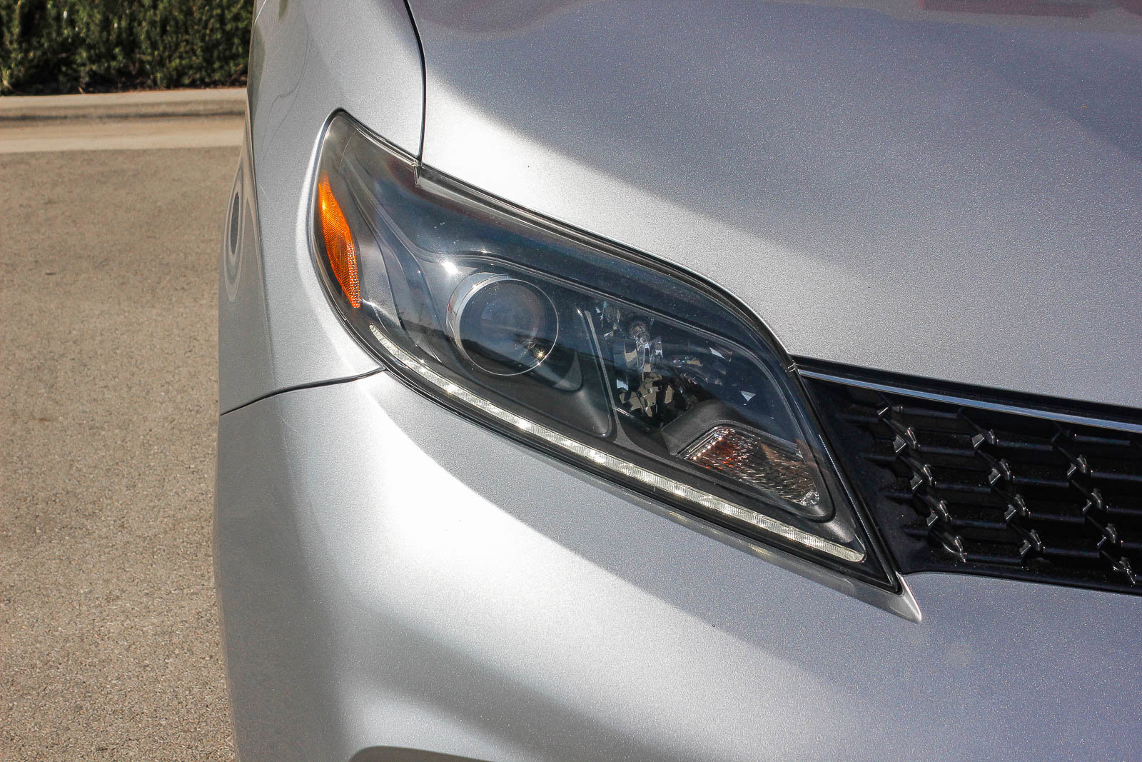 Used 2020 Toyota Sienna SE w/ Carpet Mat Package image 4