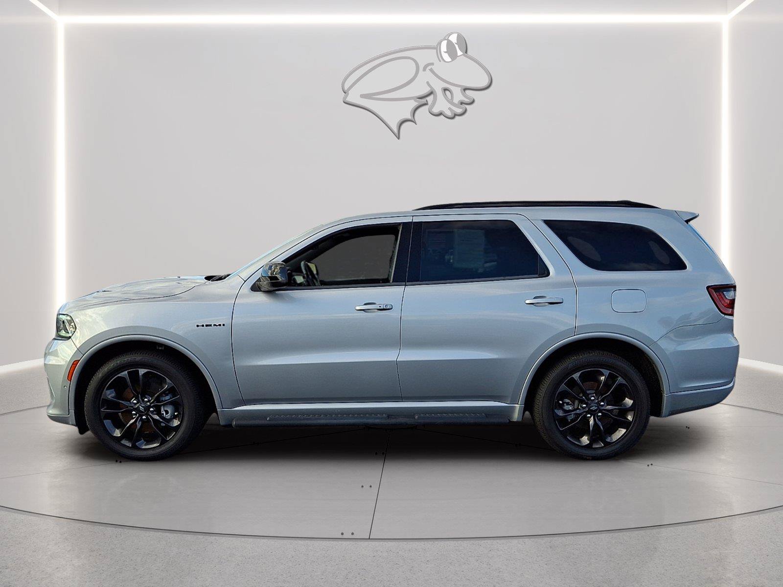 Used 2024 Dodge Durango R/T w/ Blacktop Package RWD image 2