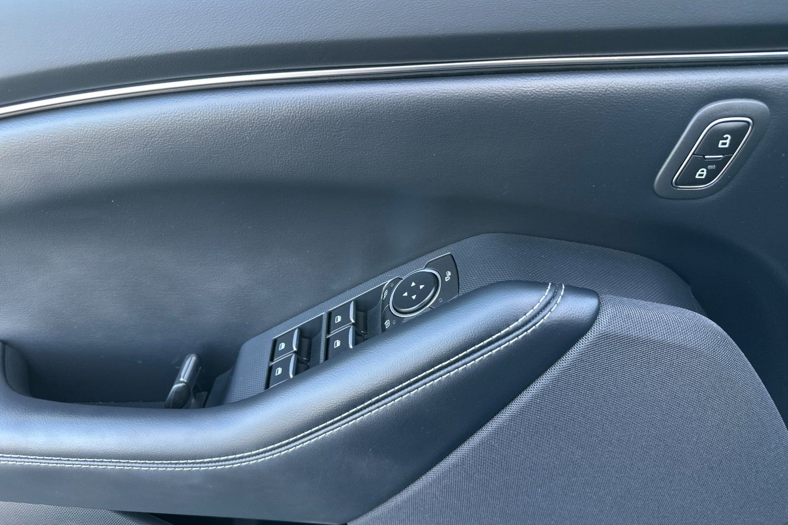 Used 2023 Ford Mustang Mach-E Select image 11