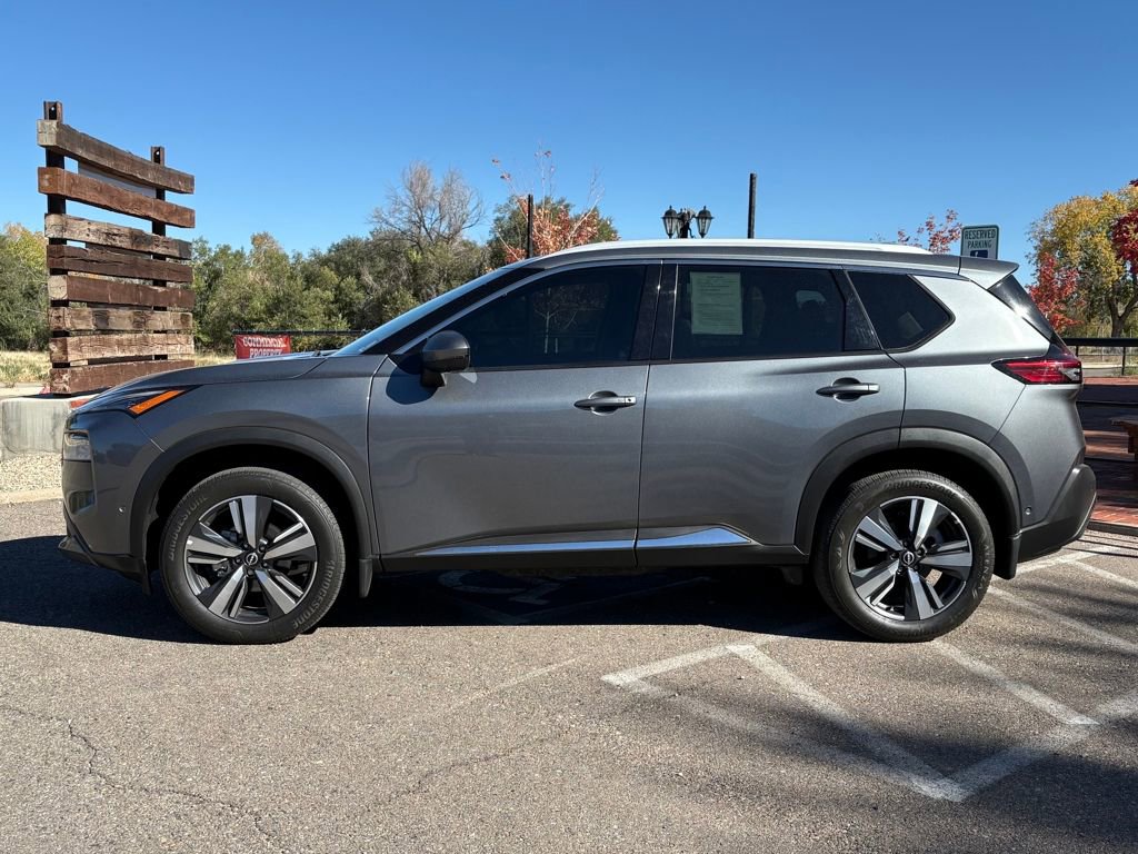 Used 2023 Nissan Rogue SL w/ SL Premium Package image 2