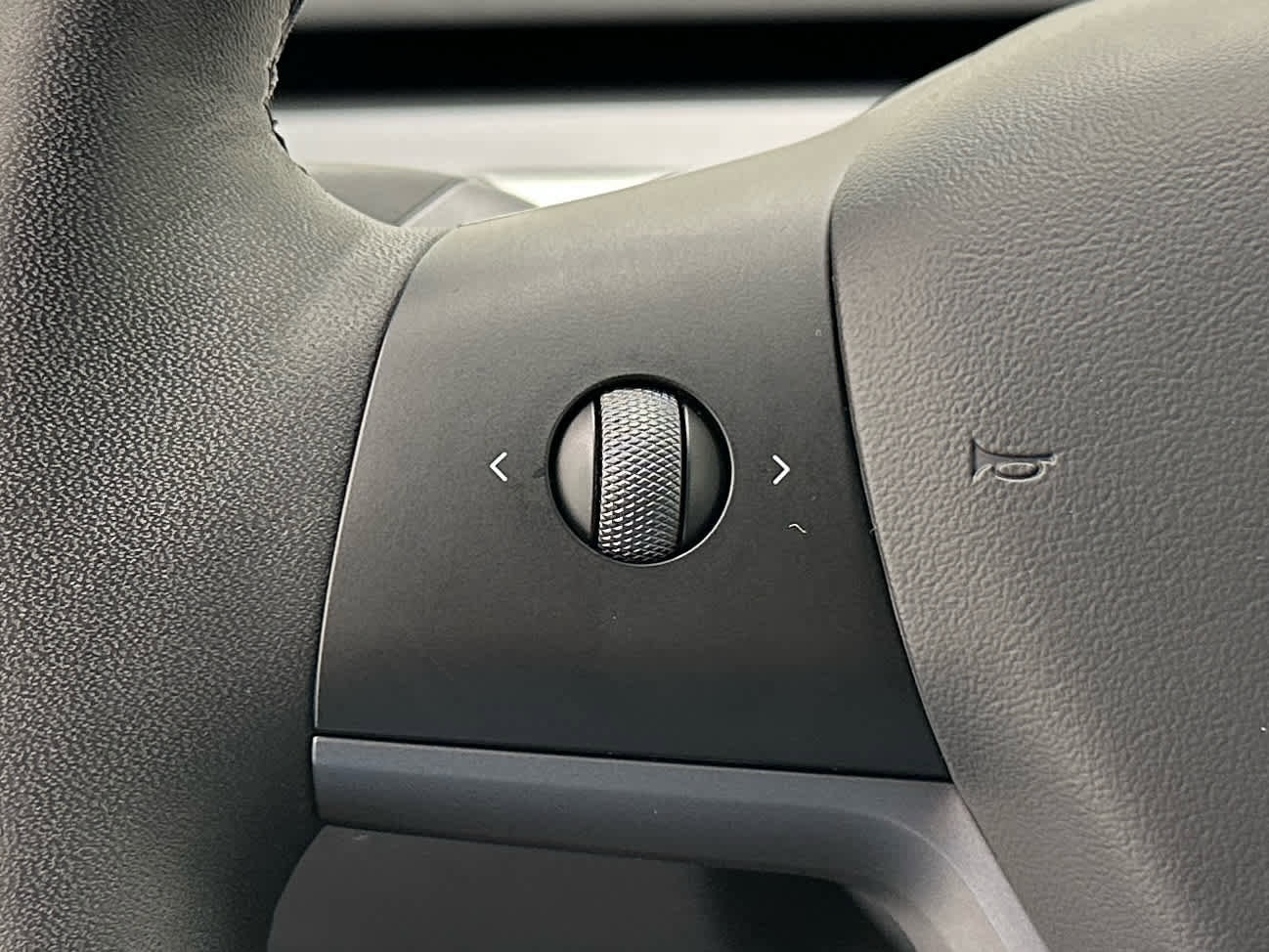 Used 2022 Tesla Model Y Long Range image 24